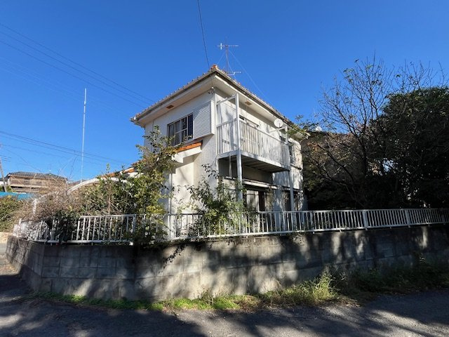 【中古】比企郡吉見町長谷リフォーム中古住宅の外観|角地で解放感あり！