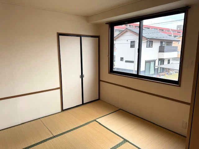 グランドハイツ八幡の和室
