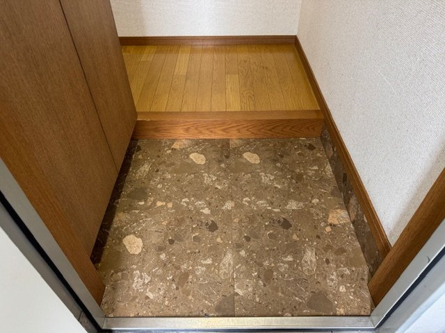 グランドハイツ八幡の玄関