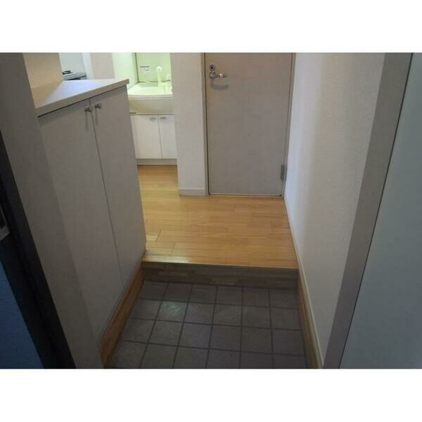 ドエル・四谷の玄関|シューズボックス付き