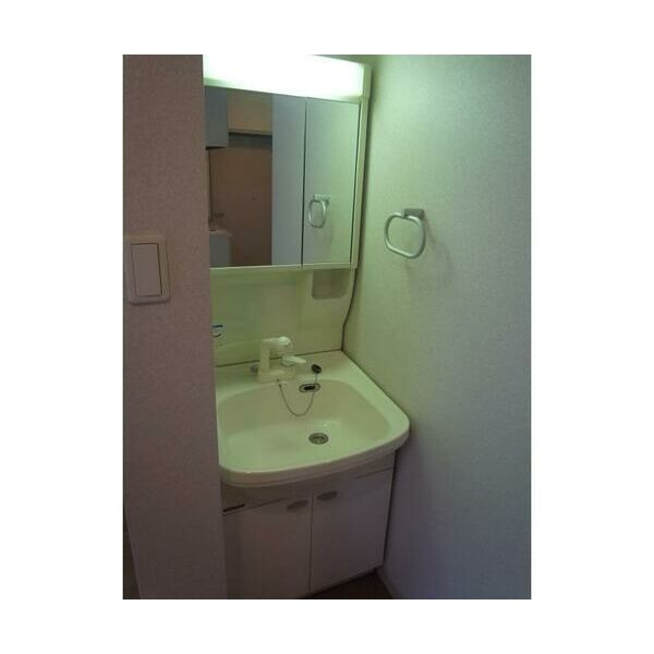 ドエル・四谷の洗面所|独立洗面台