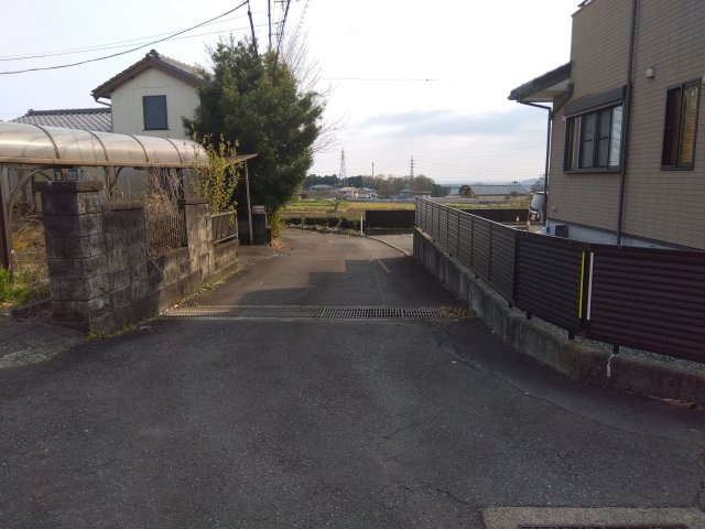 売中古戸建　富士市久沢の前面道路含む現地写真|新東名高速道路・新富士ICまで車で7分です。多方面へのアクセス良好です。