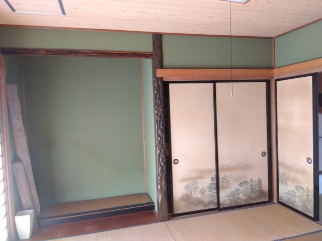 売中古戸建　富士市久沢の和室|和室には床の間があります。押入れがあるので布団をしまっておく事も出来ます。