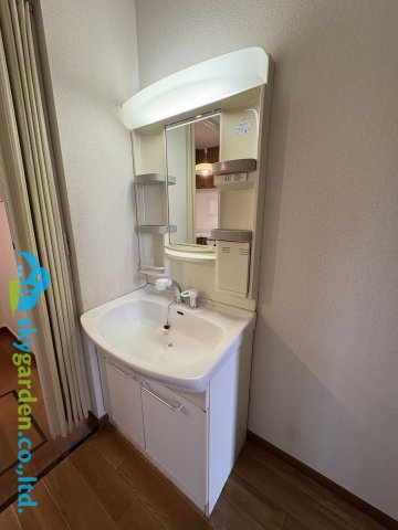藤沢市辻堂東海岸２丁目　中古戸建　全１棟の独立洗面台|独立洗面化粧台付き