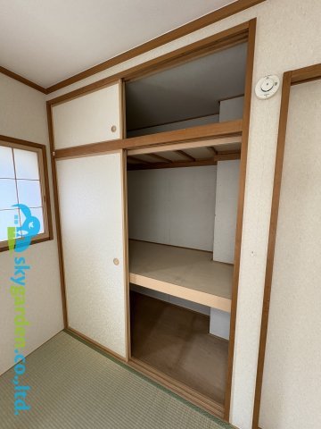 藤沢市辻堂東海岸２丁目　中古戸建　全１棟の収納|天袋付きの押入れ
