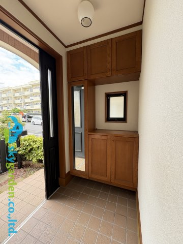 藤沢市辻堂東海岸２丁目　中古戸建　全１棟の玄関|シューズボックス