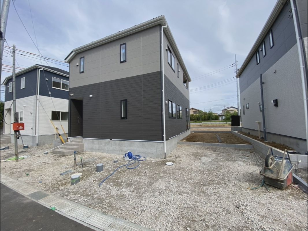 中台第５　新築戸建て　11号棟の前面道路含む現地写真