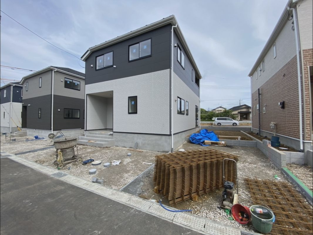 中台第５　新築戸建て　10号棟の前面道路含む現地写真