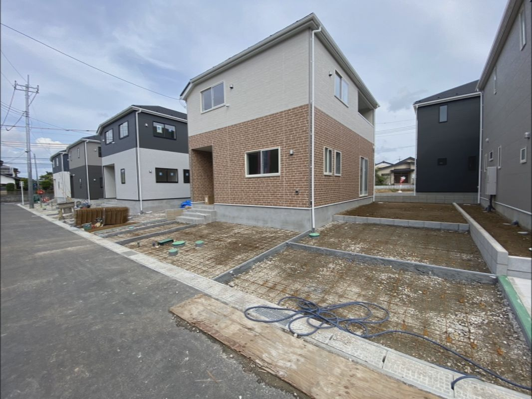 中台第５　新築戸建て　9号棟の前面道路含む現地写真