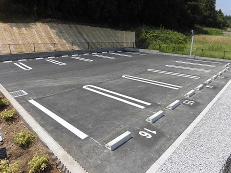 ファースト　カノンの駐車場