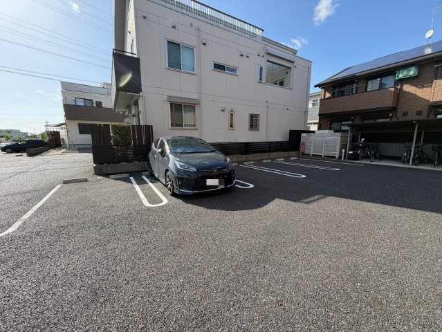 Ｄ－ｒｏｏｍサンヒルズ　Bの駐車場