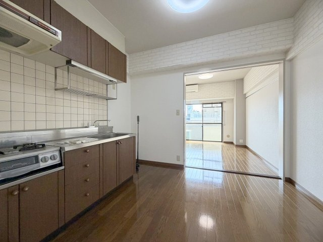 広島市西区東観音町の賃貸マンションの居間・リビング