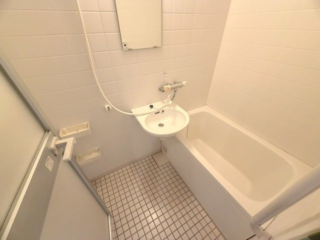 広島市西区東観音町の賃貸マンションの浴室