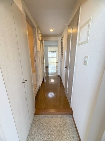 広島市西区東観音町の賃貸マンションの玄関