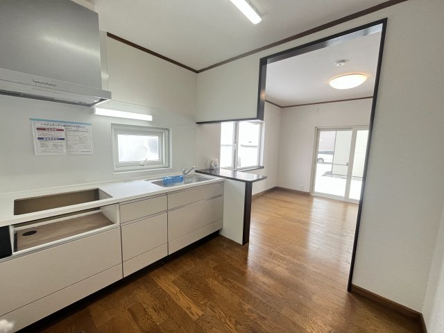 花巻市野田　中古住宅のキッチン|1階キッチン、新品交換済です