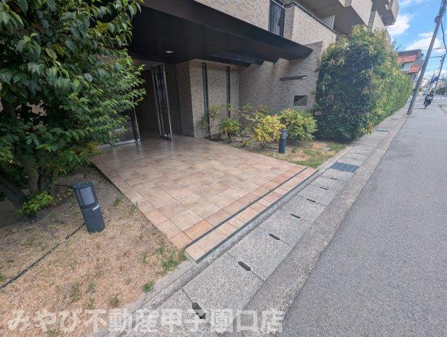 ＮＴＰＲレジデンス甲子園四番町のエントランス