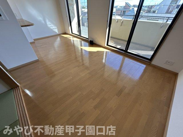 ＮＴＰＲレジデンス甲子園四番町の居間・リビング