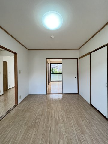 リヴェール目久美B棟の洋室