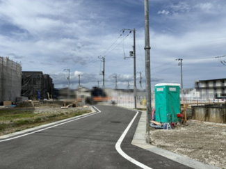 【前面道路含む現地写真】