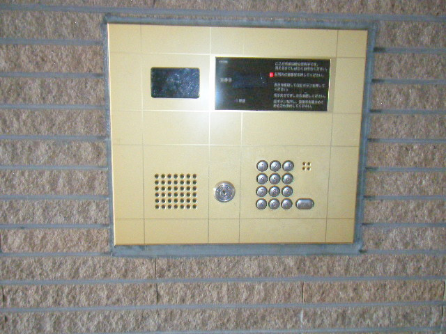 グランコート蘇我のセキュリティ|エントランスのモニター付きオートロック☆