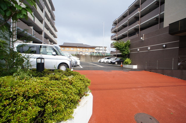 グランコート蘇我の駐車場