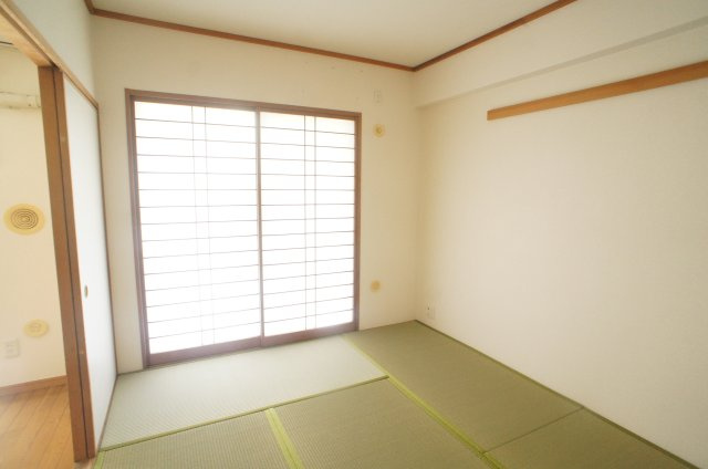 グランコート蘇我の和室|102号室の写真です