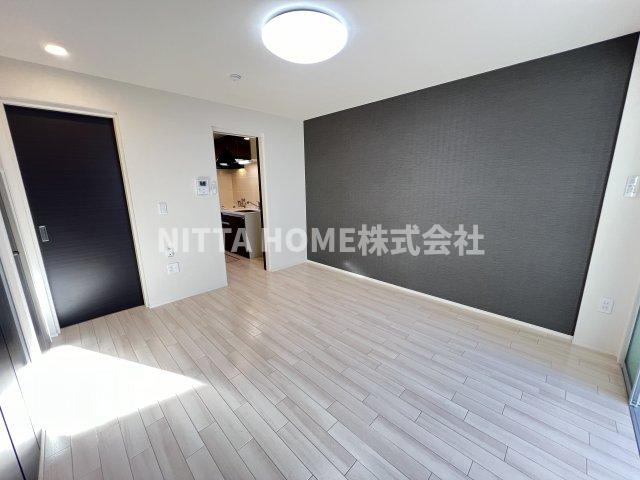 Grand villa 碧の駐車場|アクセントクロスがお洒落なフローリング☆彡