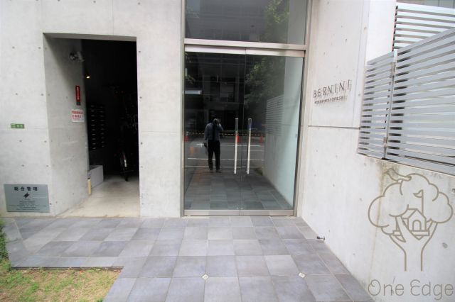 ベルニーニ南森町のエントランス
