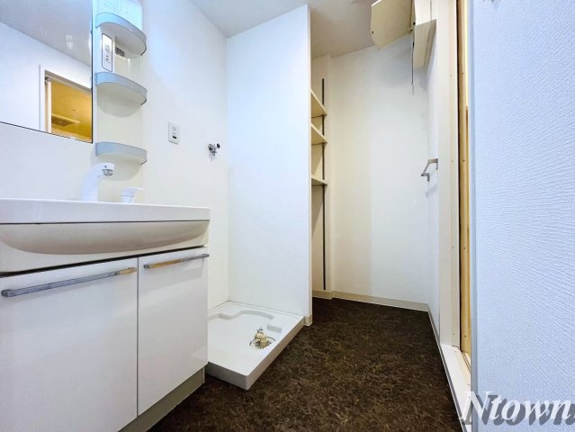 【洗面所】 | Gramercy Sakae | 忙しい朝には欠かせない洗面所です