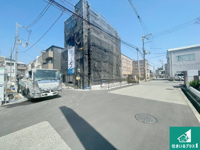豊中市曽根南町　新築一戸建ての前面道路含む現地写真|現在建築中！落ち着いた街並みで新生活を始めることが出来そう！周辺の物件も併せてご紹介させて頂きます！