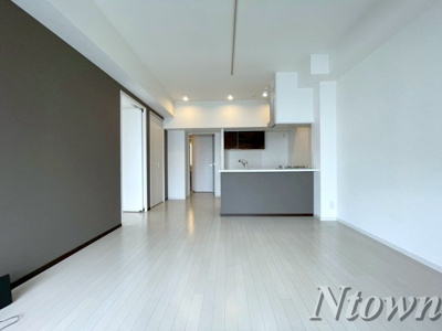 【その他】 | FIRST RESIDENCE SAKAE(ファーストレジデンス栄) | ゆったり過ごせる居間です