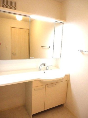 プランドールKの独立洗面台|温水洗浄暖房便座