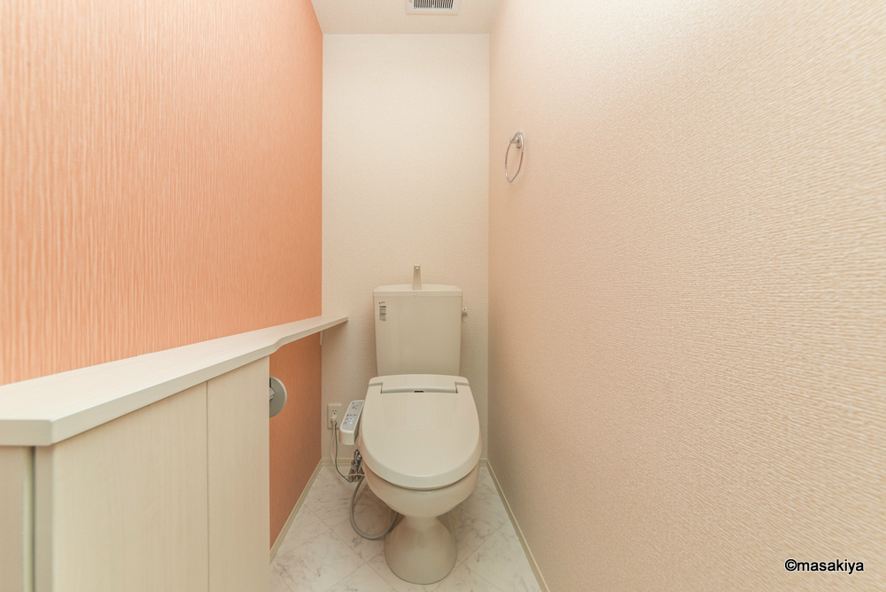 バン・ド・ソレイユのトイレ|トイレ　ウォシュレット付き。