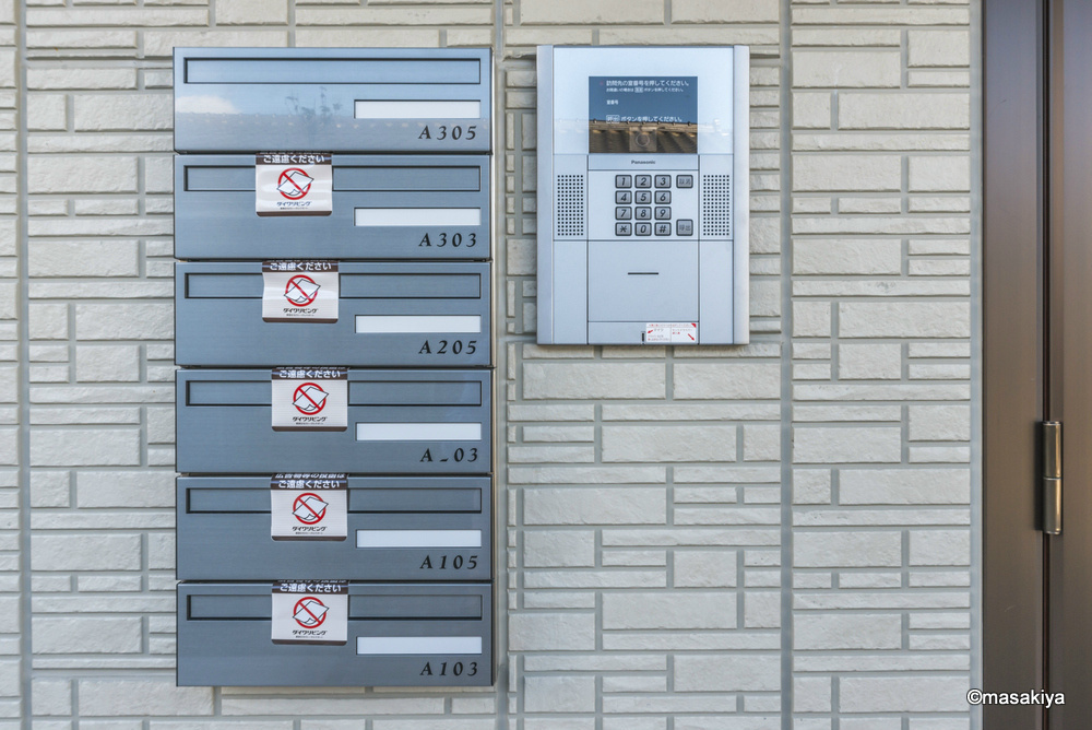 バン・ド・ソレイユのエントランス|オートロック付き