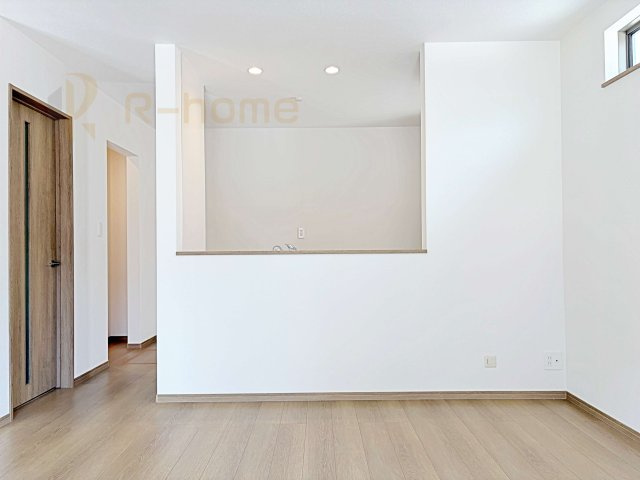 水戸市曙町　新築戸建て　A号棟のキッチン|リビングで遊ぶお子様にも目が届くカウンターキッチン！