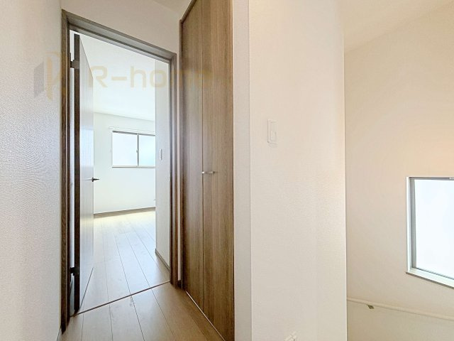 水戸市曙町　新築戸建て　A号棟の収納|掃除用具などの収納に便利なホール収納！