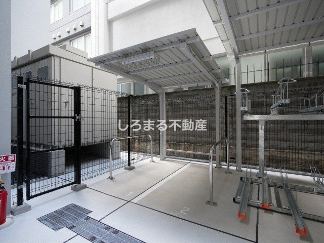 コンフォリア・リヴ南森町Qの駐車場