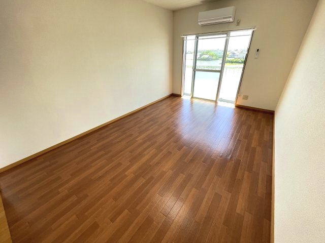【寝室】 | 広くて明るい寝室