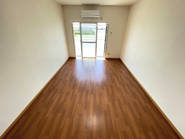 【寝室】 | 広くて明るい寝室