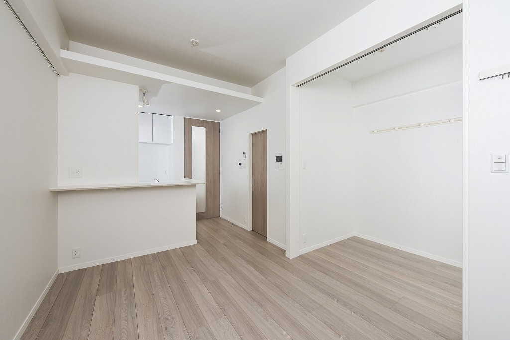 新品家具付きマンション東光16(KaGood福岡)の居間・リビング