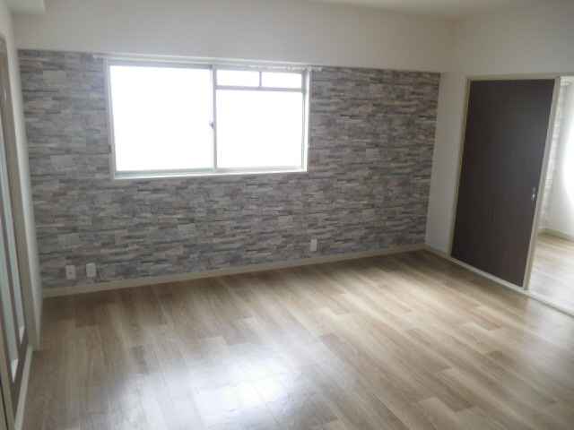 リッチウォーク佃町の洋室
