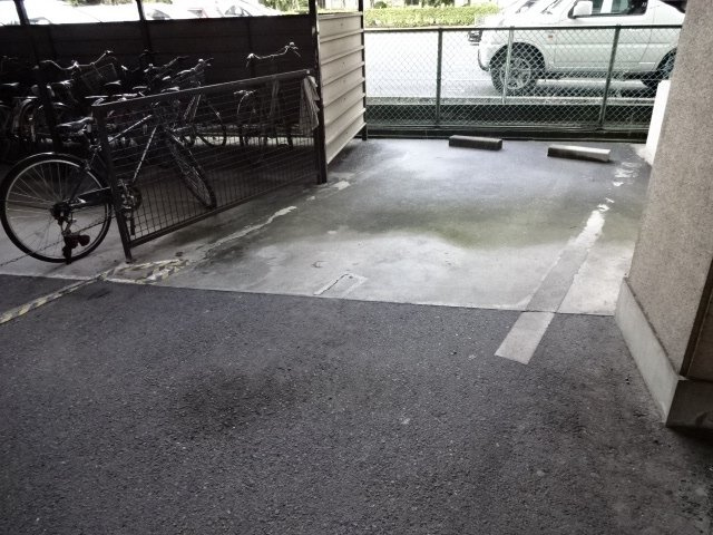 リッチウォーク佃町の駐車場