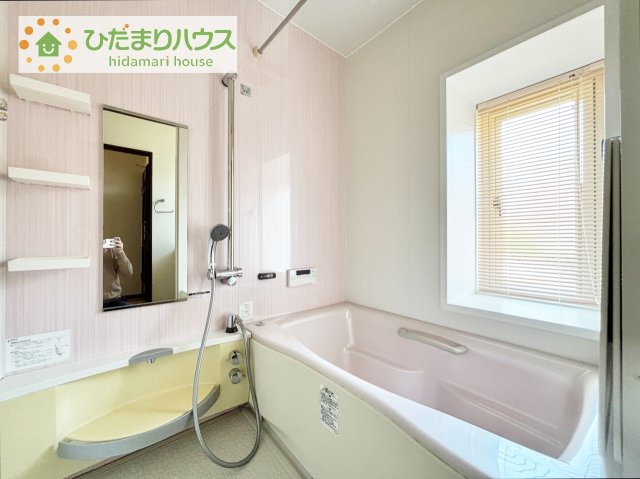 【浴室】 | 取手市桜が丘2丁目　中古戸建 | 何歳まで一緒に入ってくれるだろうか・・・。
広いお風呂は、お子様と一緒に入るバスタイムがより楽しくなります。