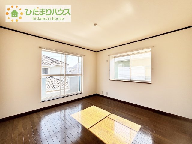 【寝室】 | 取手市桜が丘2丁目　中古戸建 | バルコニーに面している洋室は、主寝室にどうぞ(^^)/