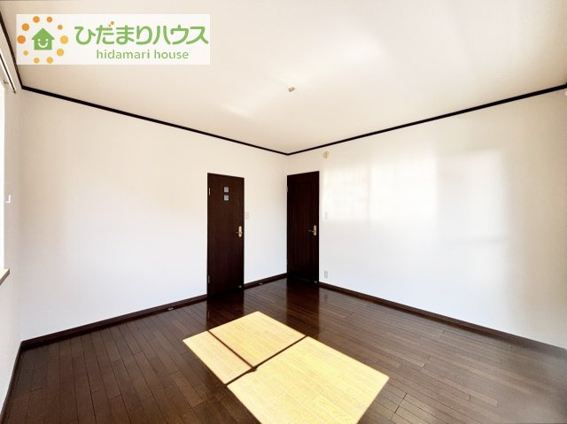 【寝室】 | 取手市桜が丘2丁目　中古戸建 | 広めの主寝室は、ベッドの他にもパソコンデスクやドレッサーなども置けちゃいます(*^-^*)
