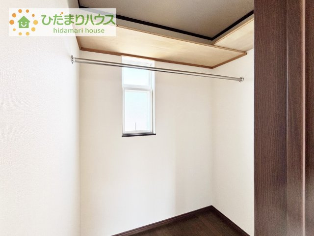 【収納】 | 取手市桜が丘2丁目　中古戸建 | 小物類から掃除機やシーズンオフの暖房器具といった大きいものまで1か所に収納できる、機能的な大容量ウォークインクローゼット付き(^^♪