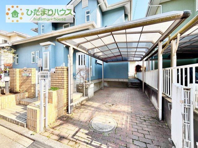 【駐車場】 | 取手市桜が丘2丁目　中古戸建 | カーポート付で雨の日でも乗り降りラクラク♪