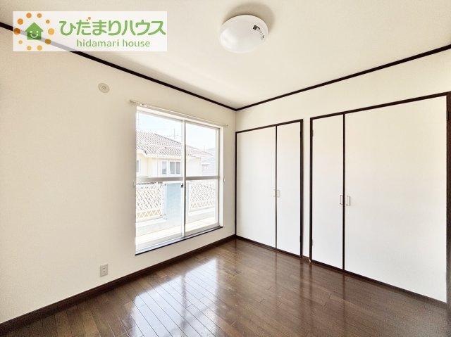 【洋室】 | 取手市桜が丘2丁目　中古戸建 | 窓が多く、明るい空間を演出してくれます(*^^*)