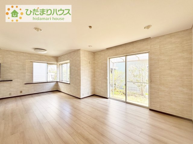 【居間・リビング】 | 取手市桜が丘2丁目　中古戸建 | 太陽の日差しがたっぷり入るリビング☆
家族の笑い声が響く、一家団らんにふさわしいリビングです(^^♪