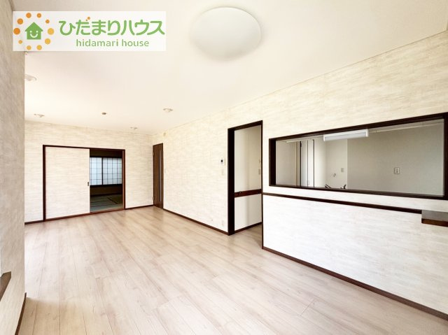 【居間・リビング】 | 取手市桜が丘2丁目　中古戸建 | 大型テレビに大型ソファー(^^)どんなインテリアにしますか？